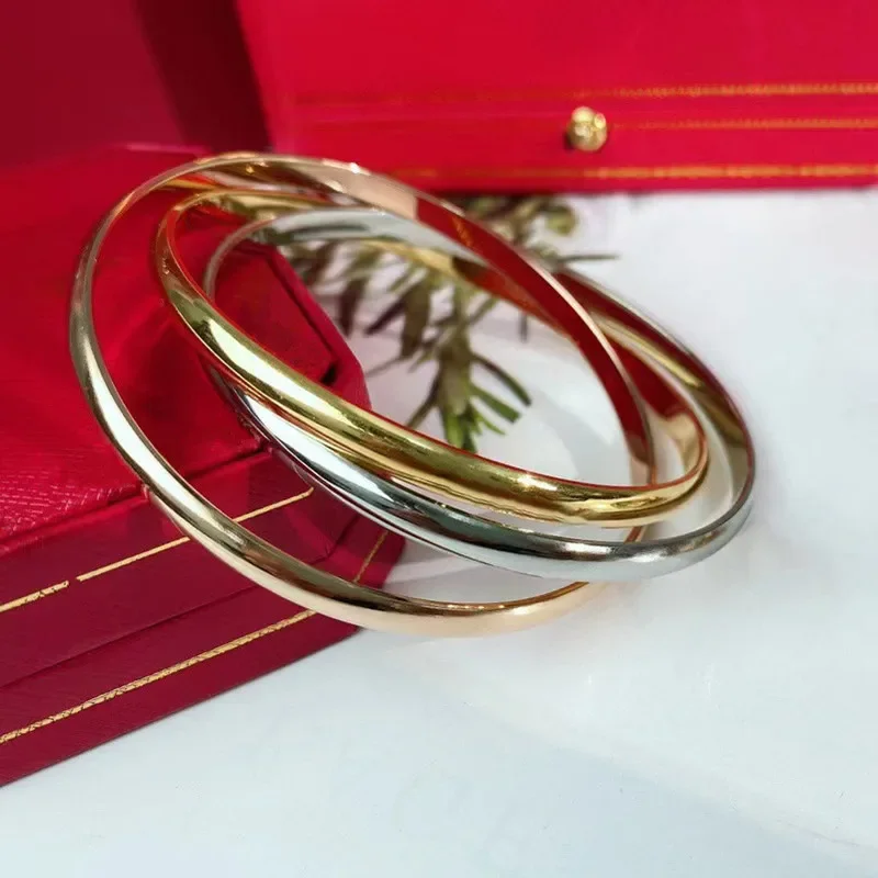 

Classic European Fashion Jewelry Tricolor Trinity Women's Bracelet Simple Fashion Luxury Brand Couple Party Gift