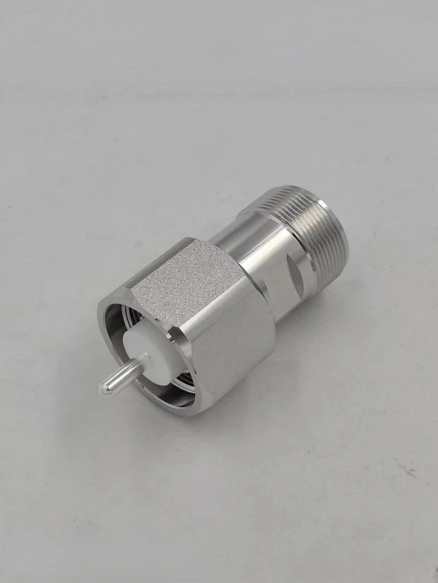 

Локализованный гнездовой разъем CZ к разъему LC Male RF