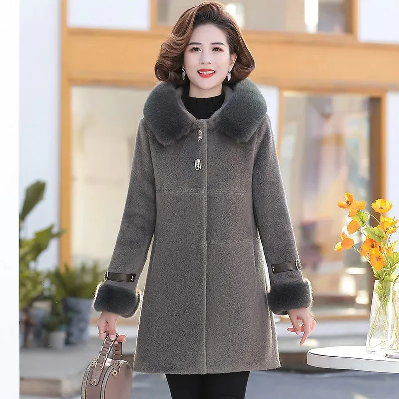 Middle Aged and Elderly Women's 2024 Winter Clothing New Mink Velvet Jacket Medium Length 40 Year Old 50 New Mother's Thick Coat