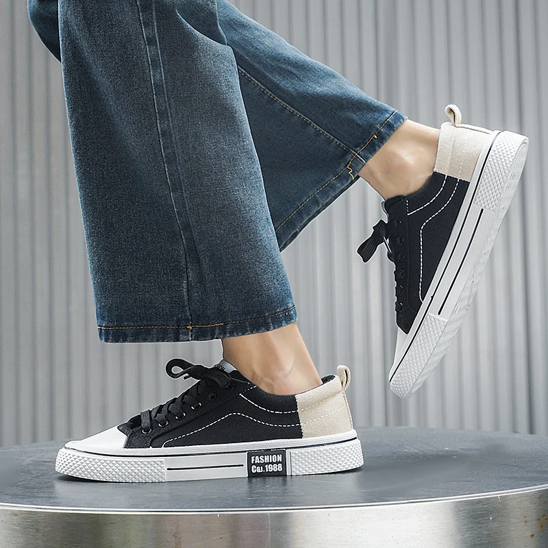 Lightweight Men's Canvas Shoes New Fashion Sneakers For Men Comfort Casual Shoes Outdoor Vulcanized Shoes Flat Walking Male 2