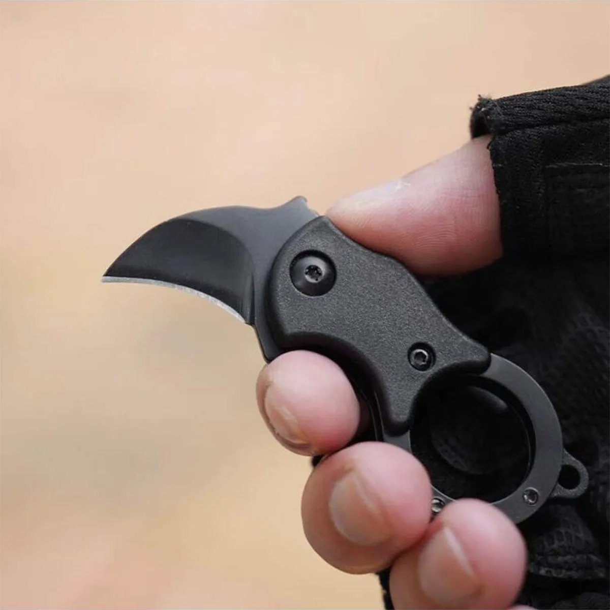 1pc Men Portable Self-defense Eagle Claw Folding Knife Keychain For Outdoor Camping