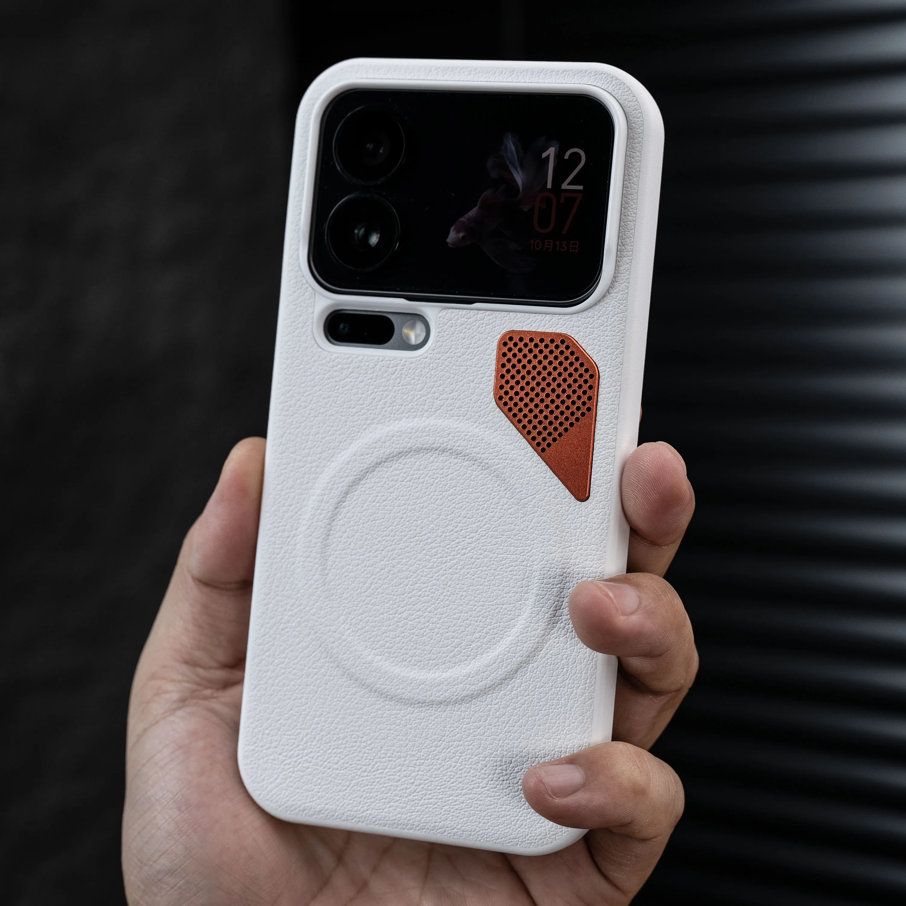 Luxurious Heat Dissipation Magnetism Skin-Friendly Shockproof Phone Case Cover