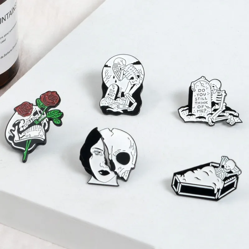 Punk Style Skull Head Brooch Gothic Metal Gray Backpack Badges Set Ghost Head Clothing and Bag Pins for Clothes Fashion Men