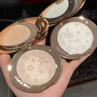 Charlotte Tilbury CT Highlighter Foundation : Poudre compacte hydratante et illuminatrice pour un maquillage longue tenue 4