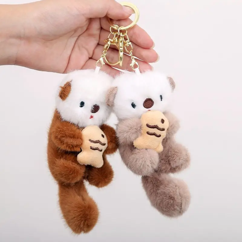 Niedliche Plüsch-Otter mit Fisch Schlüsselanhänger Stylischer Rucksack-Schlüsselring Liebenswertes Tier-Schultaschen-Schlüsselanhänger Spielzeug Schülergeschenk – Detail 4