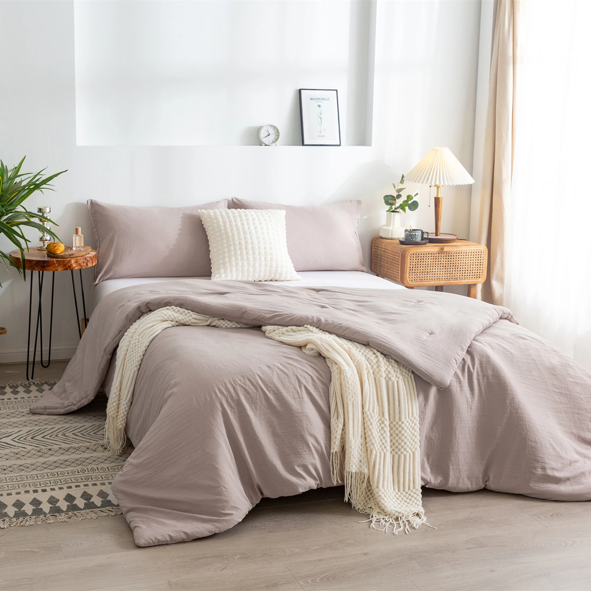 

California King Bed Quilt Set Beige Comforter All Seasons Bedding Comforter Solid Soft Lightweight Quilt & 2 Pillow Shams
