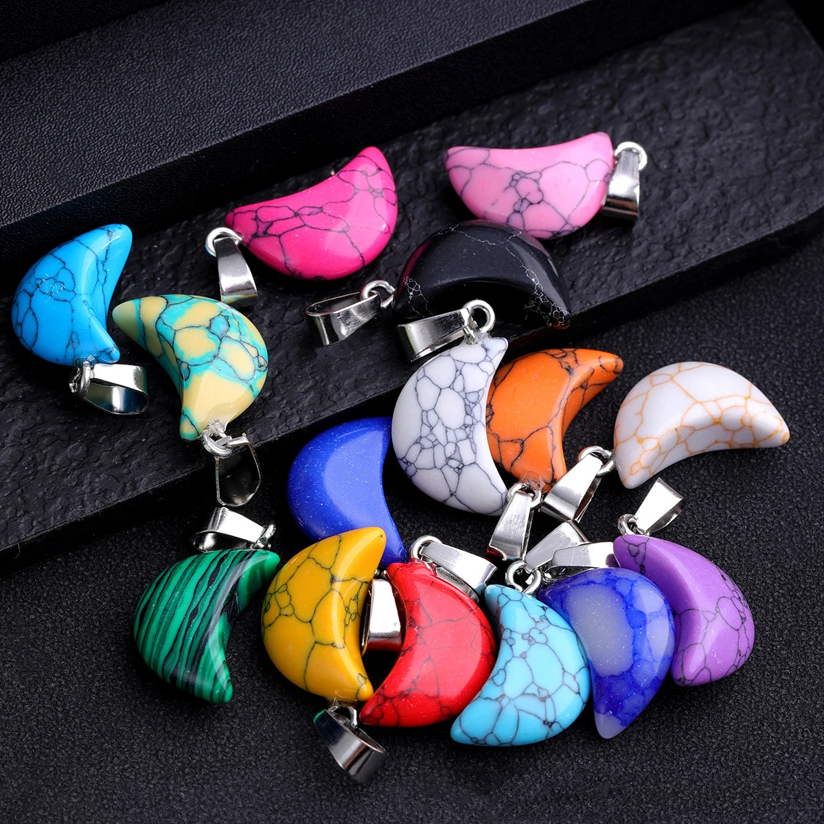 Женское ожерелье с подвеской в виде цветной Луны