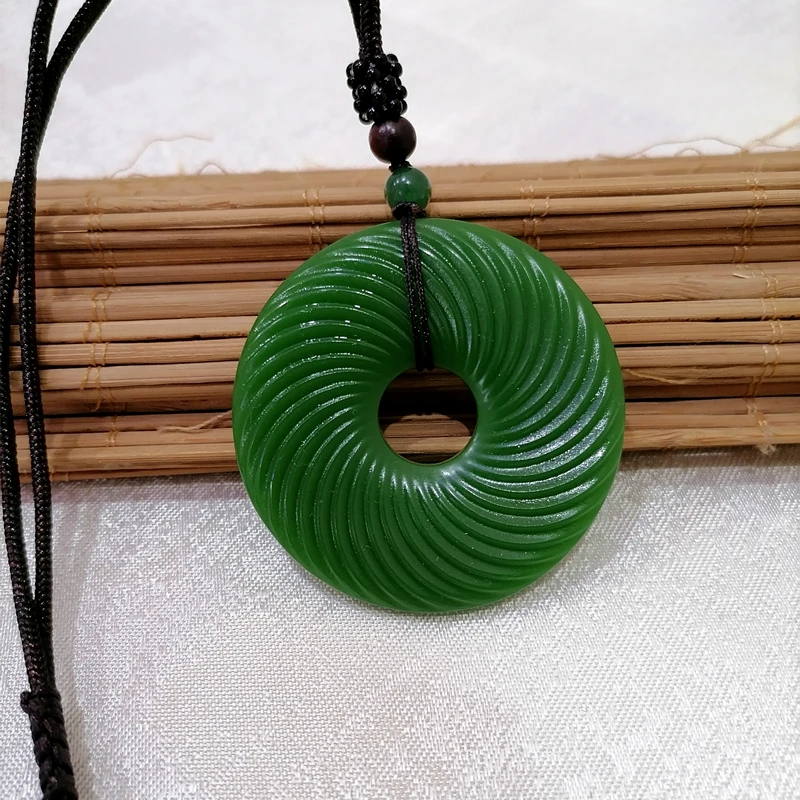 Natural Green Hand Carved Cloud Pattern Safe Buckle Jade Pendant Fashion Boutique Jewelry Men's and Women's Necklace Gift