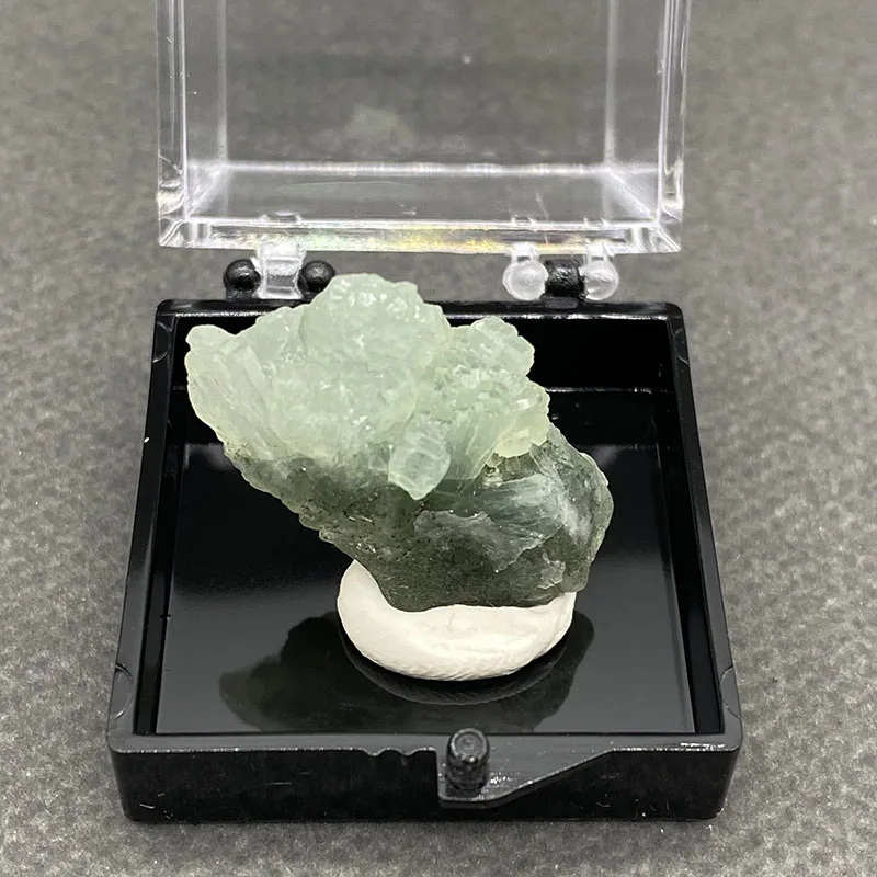 100%  Natural Prehnite Mineral Specimens Stones and Crystals Healing Crystal   +Box size:35*35*35 mm