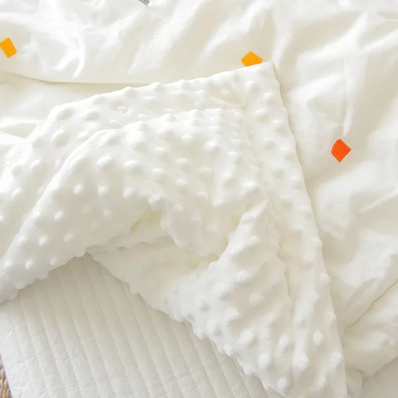 Fashion Korean Embroidered Cherry Bear Throw Blankets Cute Bubble Muslin Cotton Gauze Crib Cover Bedding Quilts Accessories