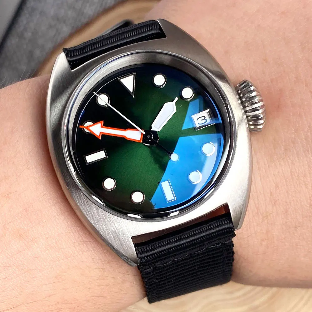 Military diver watch with NH35 automatic movement, sapphire crystal, stainless steel case, and 200m water resistance.
