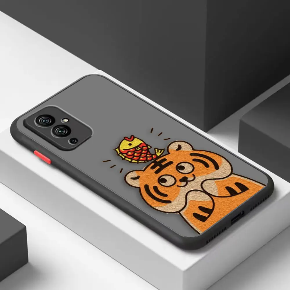 thumbnail image 1 of Funda de teléfono mate para Oneplus 10 9 8T 8 7 7T 6 6T 5 PRO NORD CE 2 N10 N100 5G Funda Coque Capa Shell lindo pequeño tigre, 1 of 5