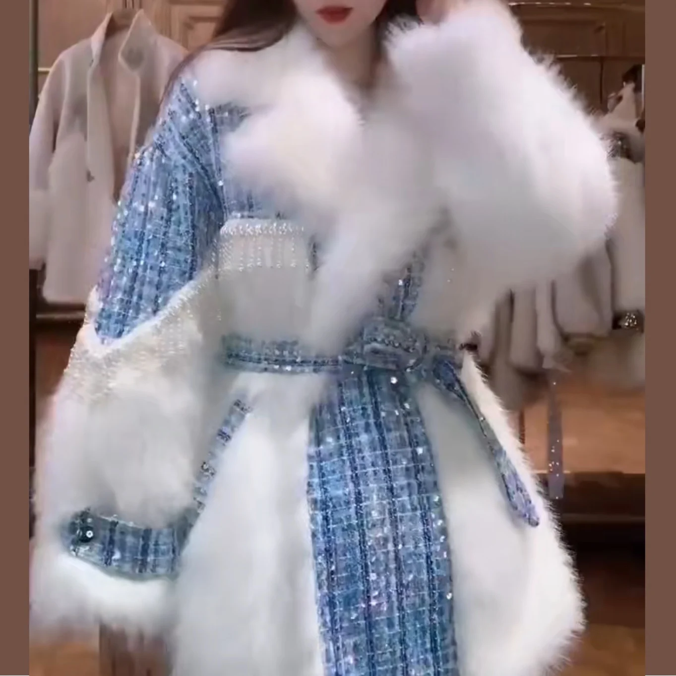 

2023 New Fashion Winter Women Overcoat Sequins Beading Patchwork Tweeds Faux Sheep Fur Mid-long Casual Trendy Fur Jacket Coat