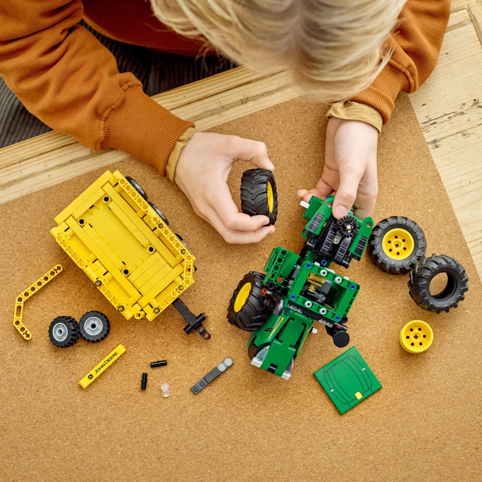 Конструктор LEGO Technic John Deere 9620R 4WD, Игрушечный трактор 42136,  Коллекционная модель с прицепом, Рождественский подарок (390 шт.) |  AliExpress