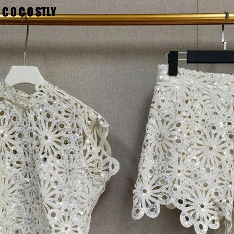 

COCOSTLY 2024 New Spring Summer Women Fashion Sequin Flower Hollow Out Sleeveless Tops Shorts Suit Ladies Elegant Set Chic