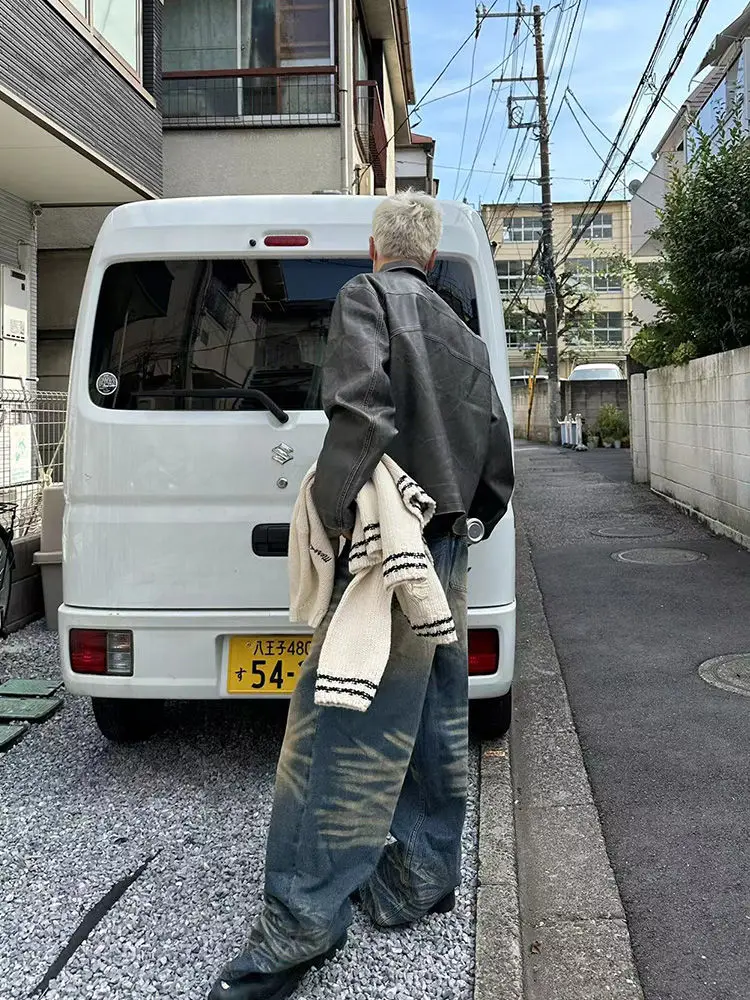 Рисунок 6 - Новые винтажные джинсы с широкими штанинами