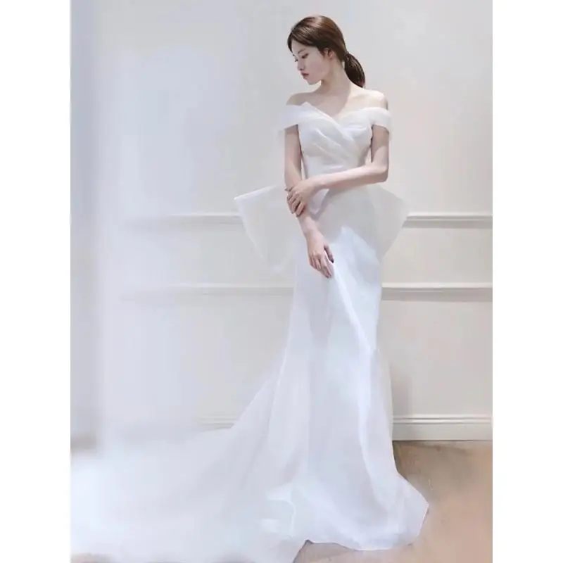 One Shoulder Light Wedding Dress Simple Backless Bride's Wedding Dress White Elegant Bow Trailing Dress Plus Size Customized 4