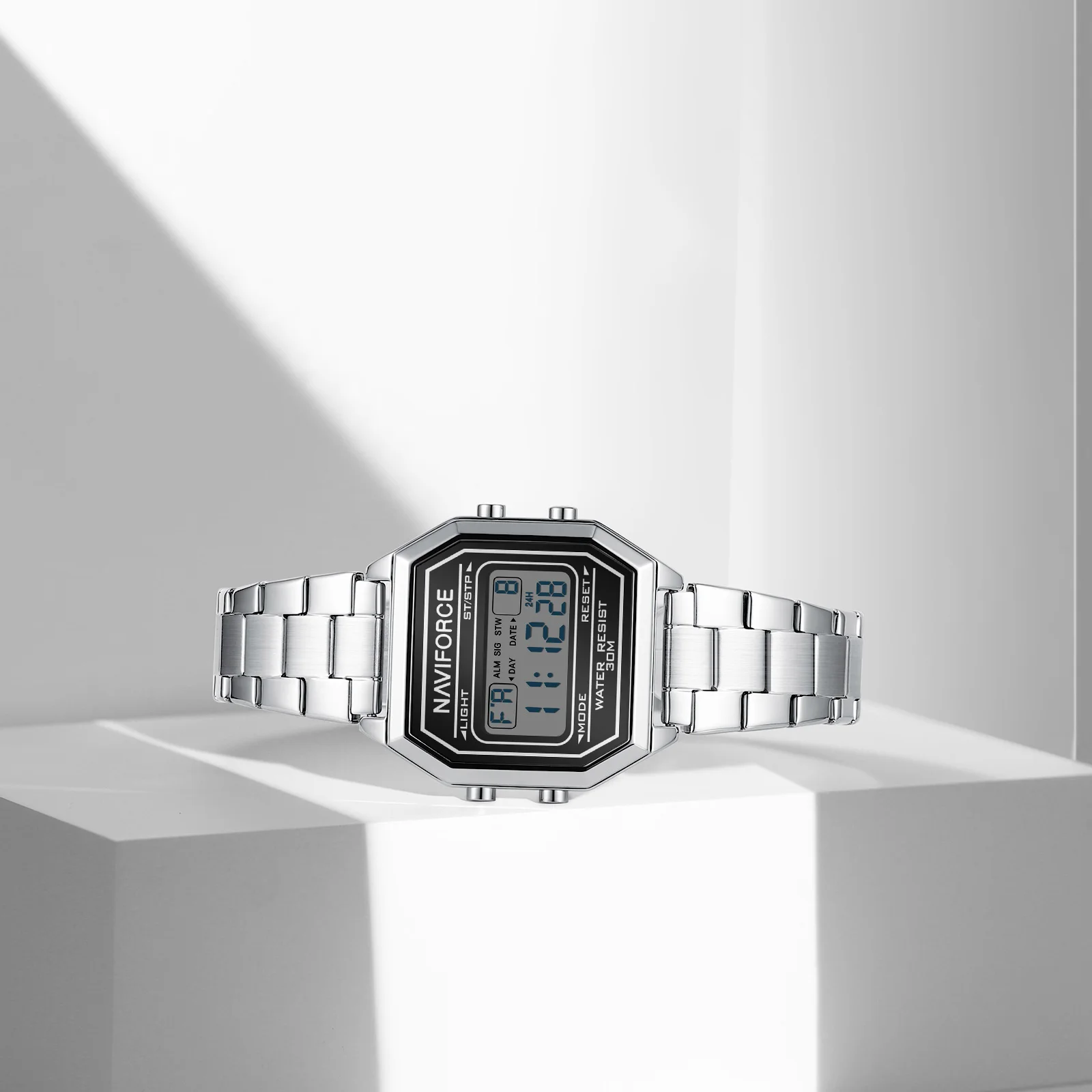 Naviforce 5063 Women's Watch description image 4