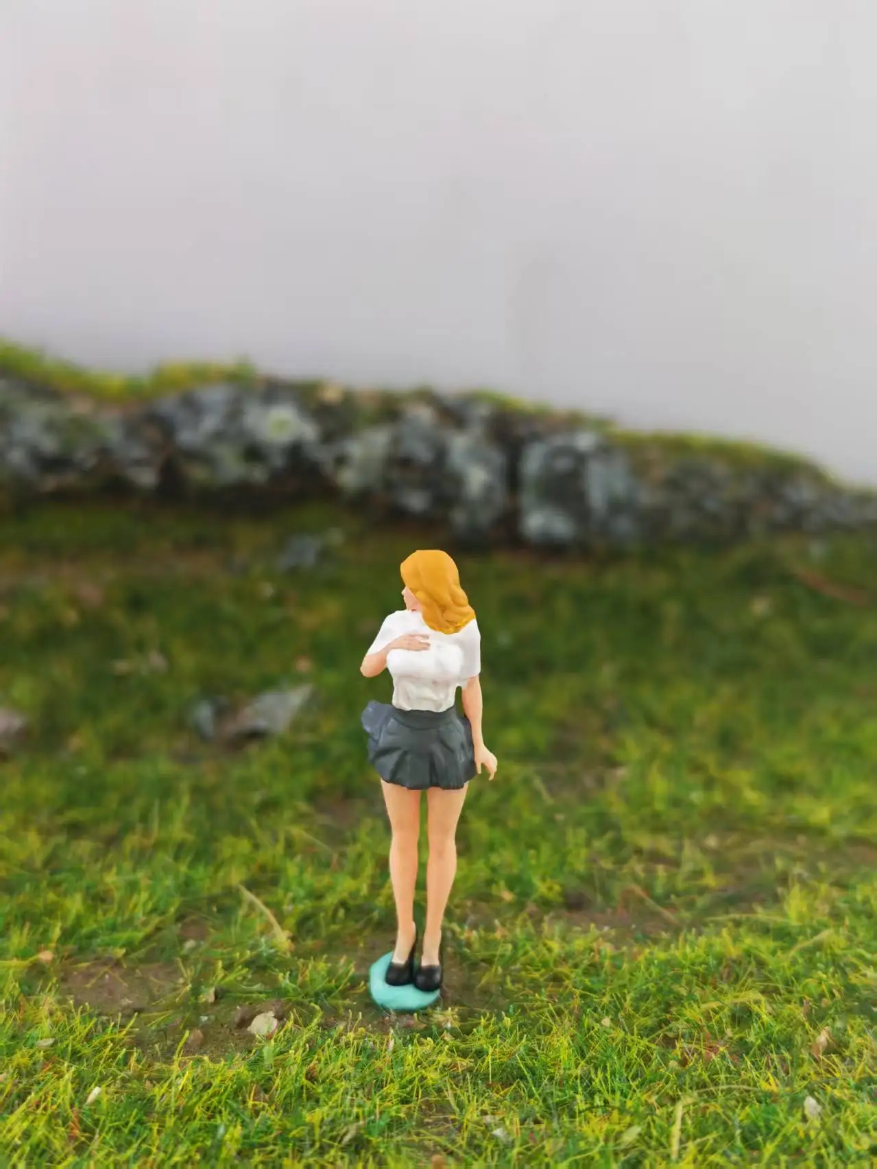 Miniature Street Boy and Girl Figures for Creative Photography and Display Decor