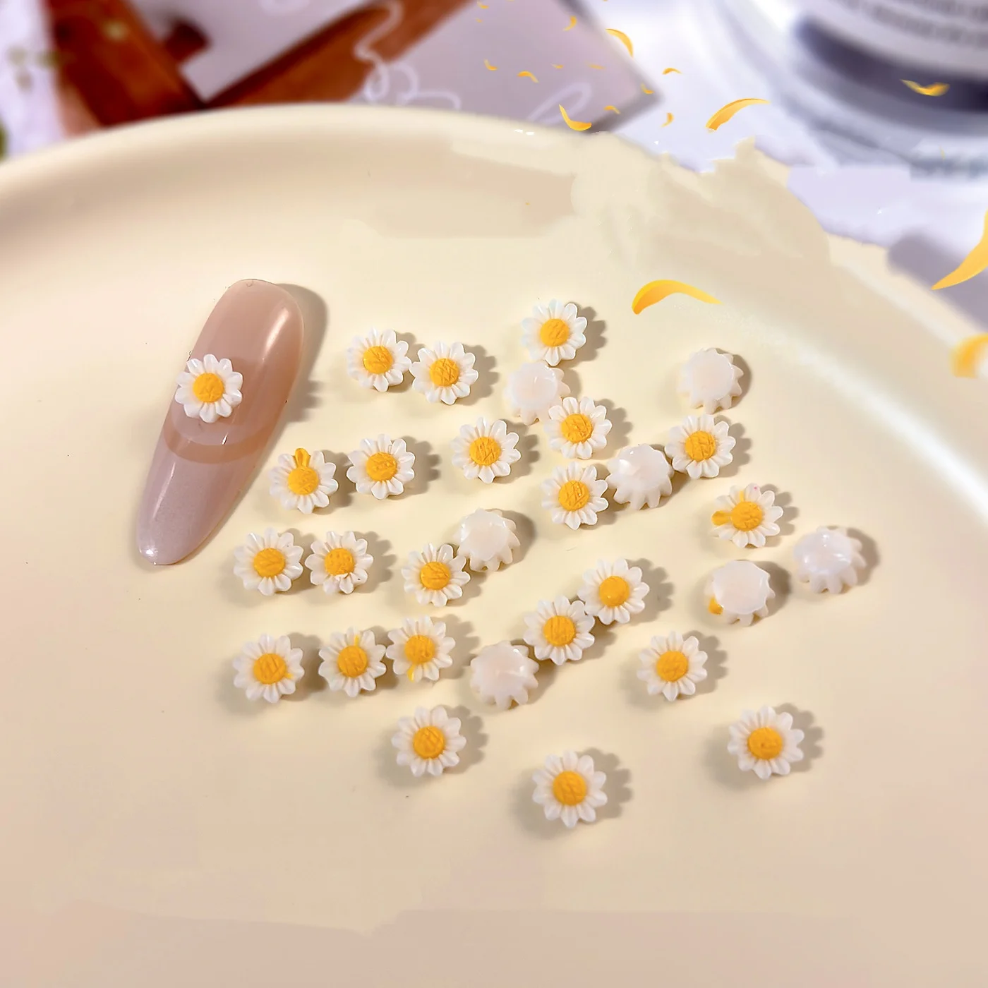 50개입 리얼리스틱 레진 미니 데이지 네일 참 장식 노란 꽃 봄 여름 네일 아트 데코레이션 DIY 매니큐어 액세서리 공예품