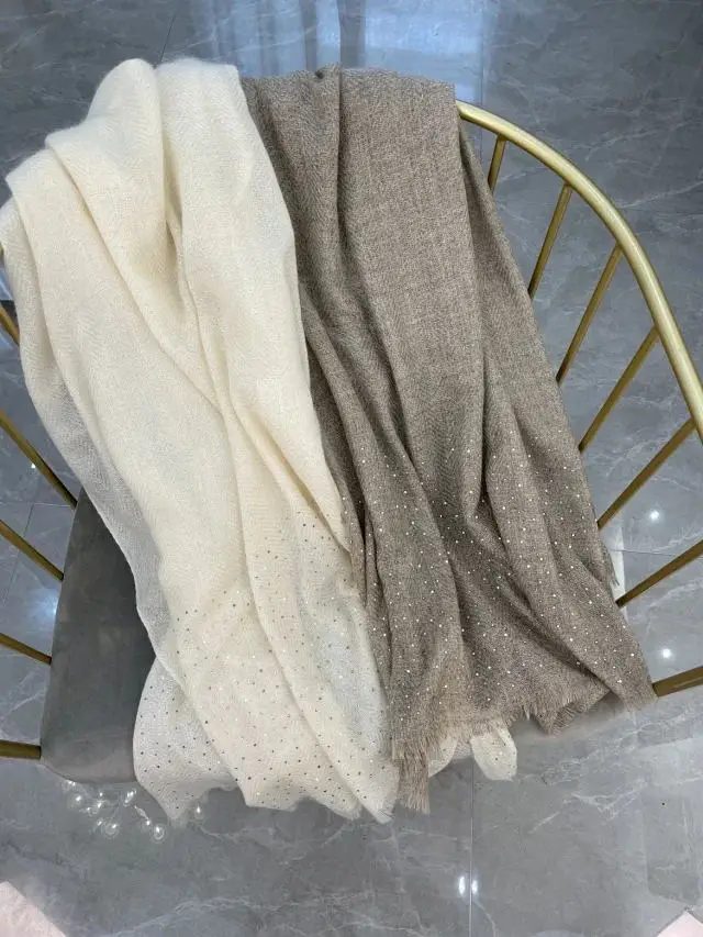 Рисунок 4 - Женский кашемировый шарф с бахромой