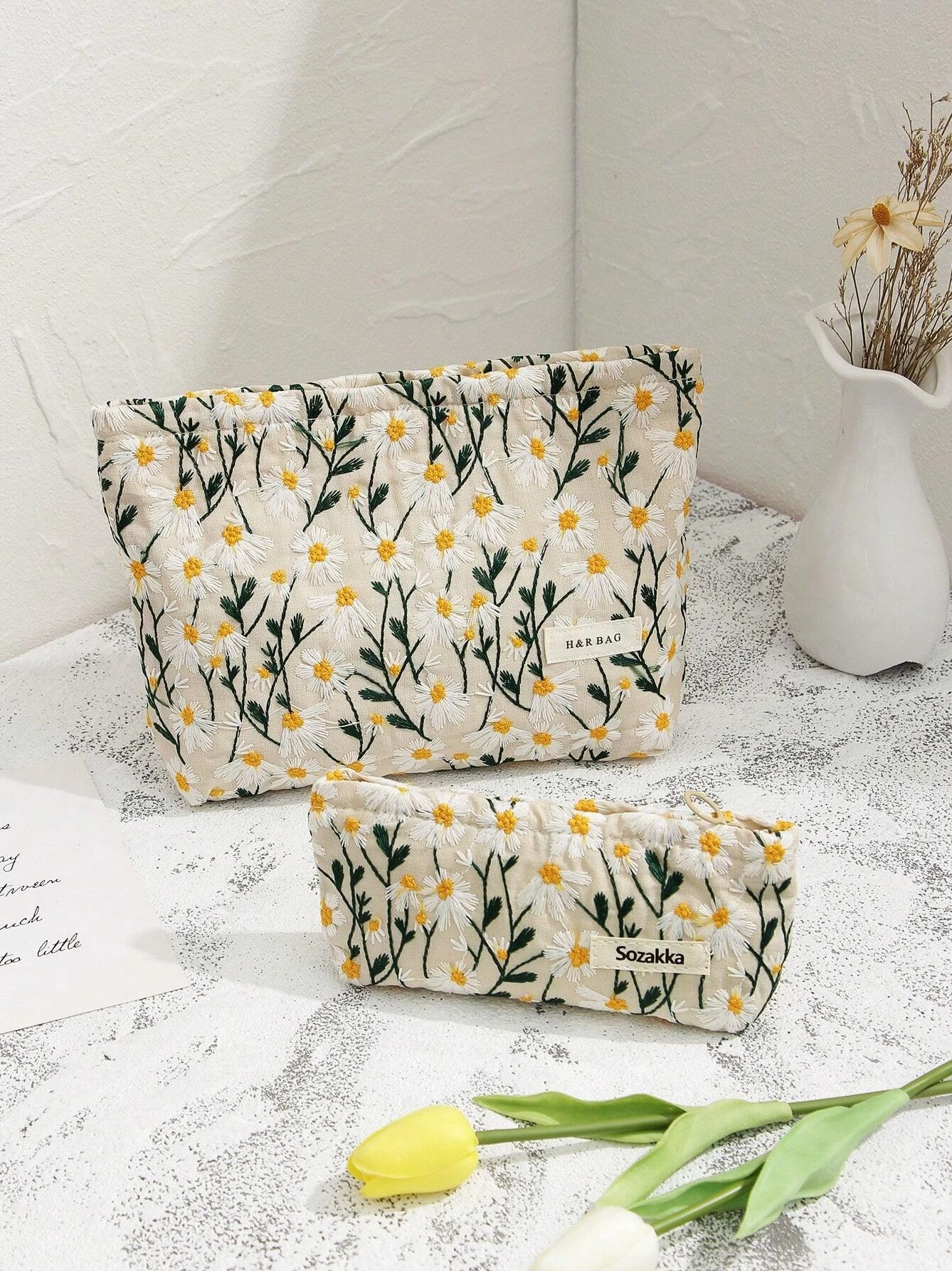 Embroidered Daisy Flower Floral Cosmetic Bag Portable Travel Bag Carry On Makeup Bag Skin Care Bag Toilet Bag Gift Box Women 4
