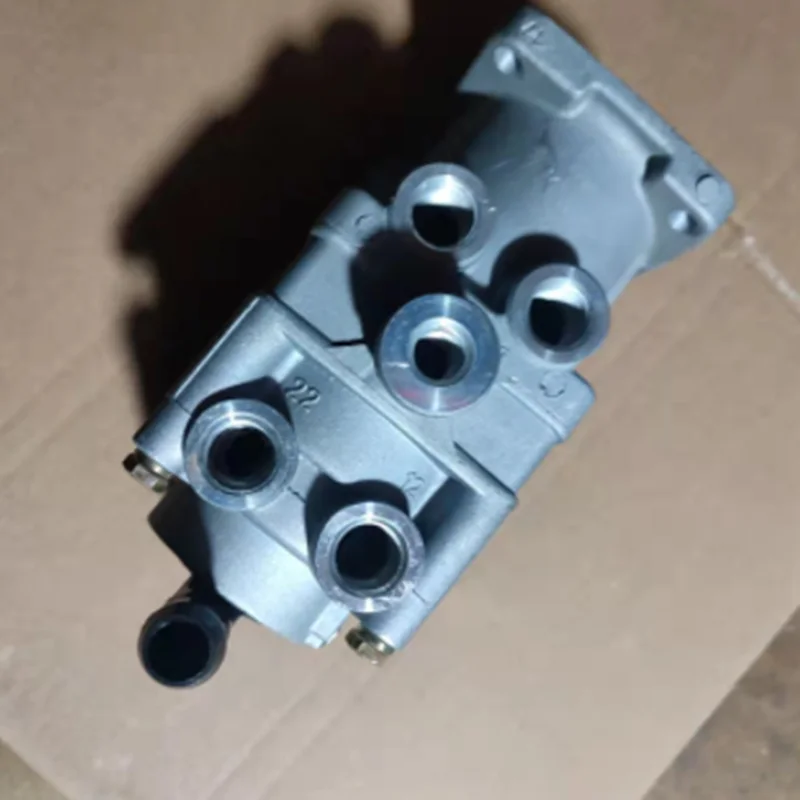 

4613190080 foot brake valve STE-YR D-AF