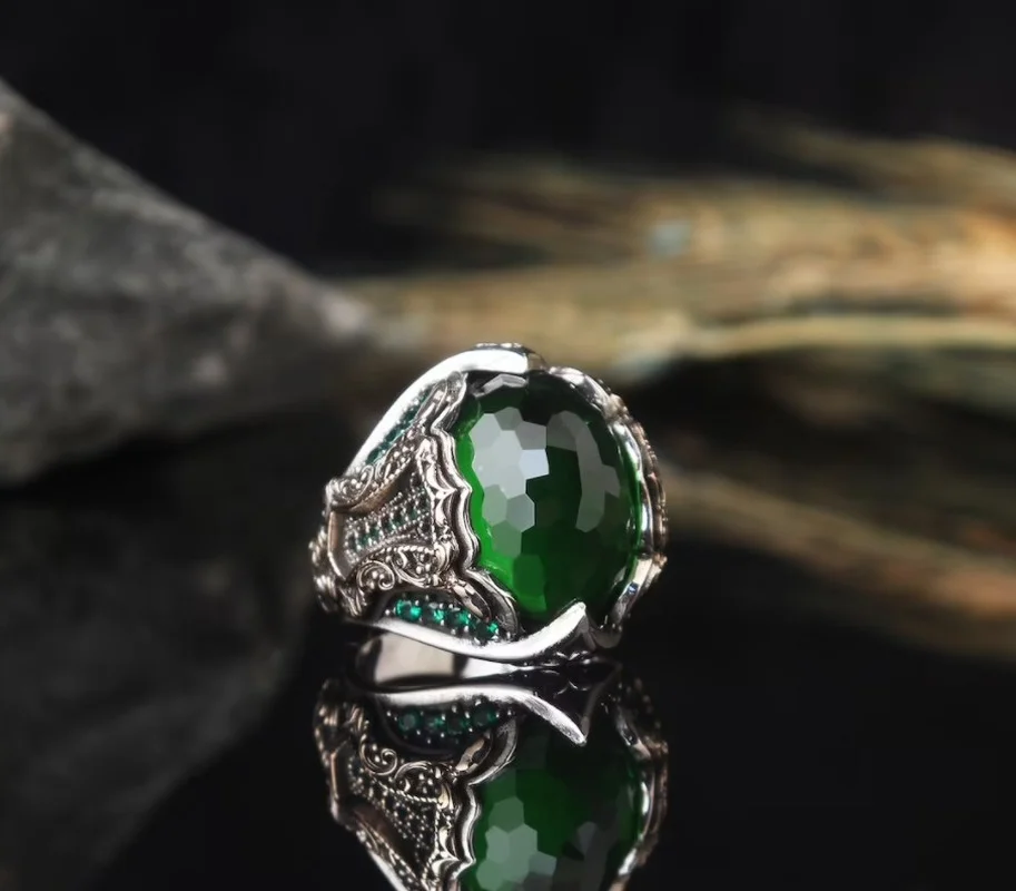 

Inlaid green gem ring cross-border European and American fashion retro ring