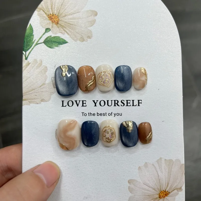 Handgefertigte künstliche Nägel mit klebrigen Laschen, kurzes Drücken auf die Nägeln, wunderschöne blaue Katzenaugen-braune Feiertagsnägel zum Aufkleben mit Box und Werkzeug – Detail 2