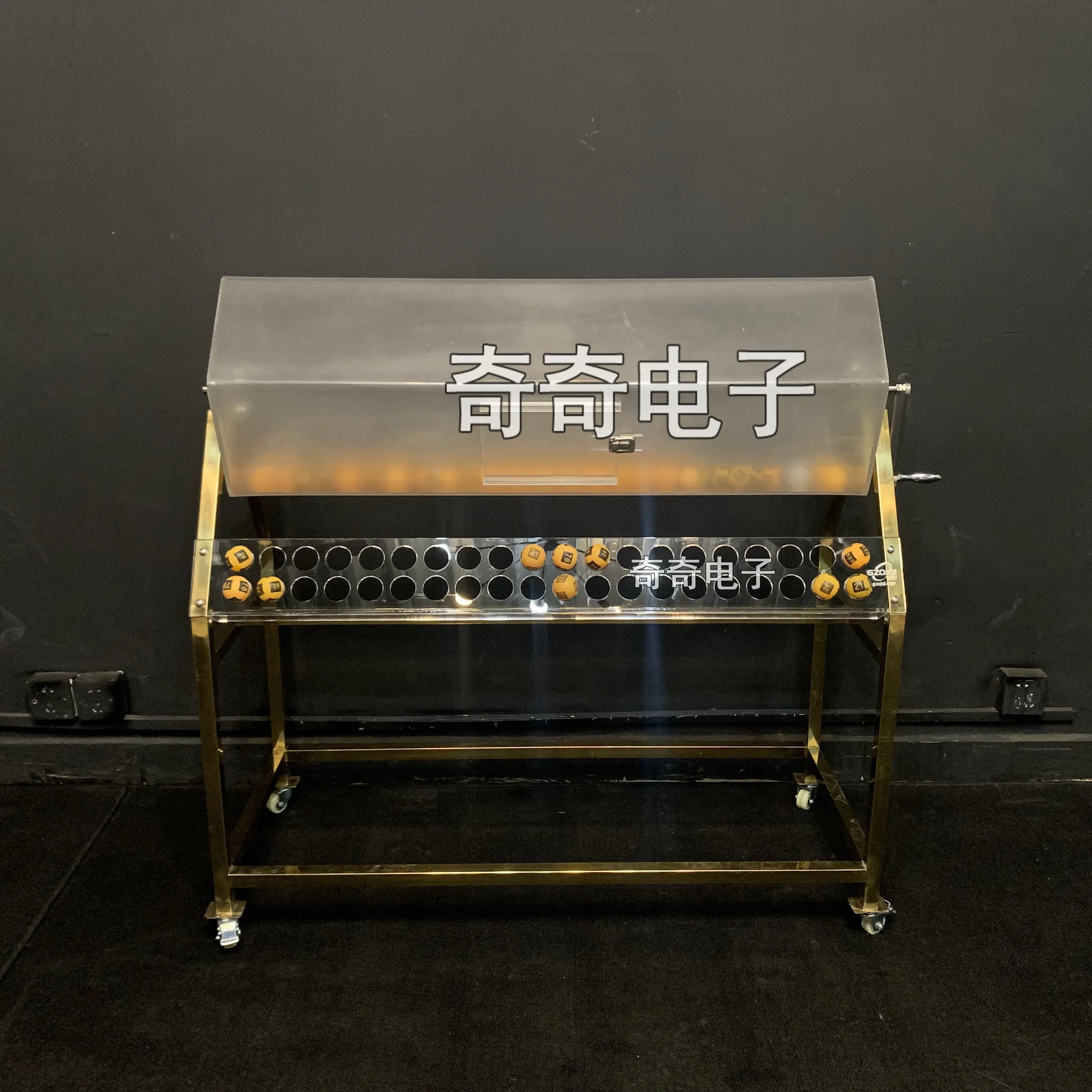 Guangzhou Qiqi Electronics direct polygonal manual lottery box, hand crank prize display rack, lottery box 500 balls