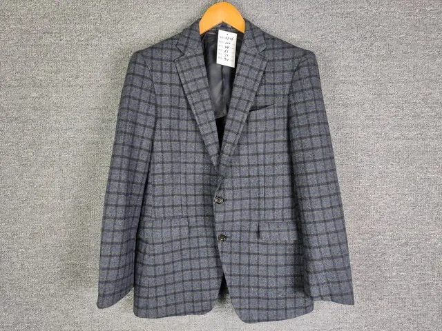 Unleash your style revolution with this trendsetting men's suit jacket 6136