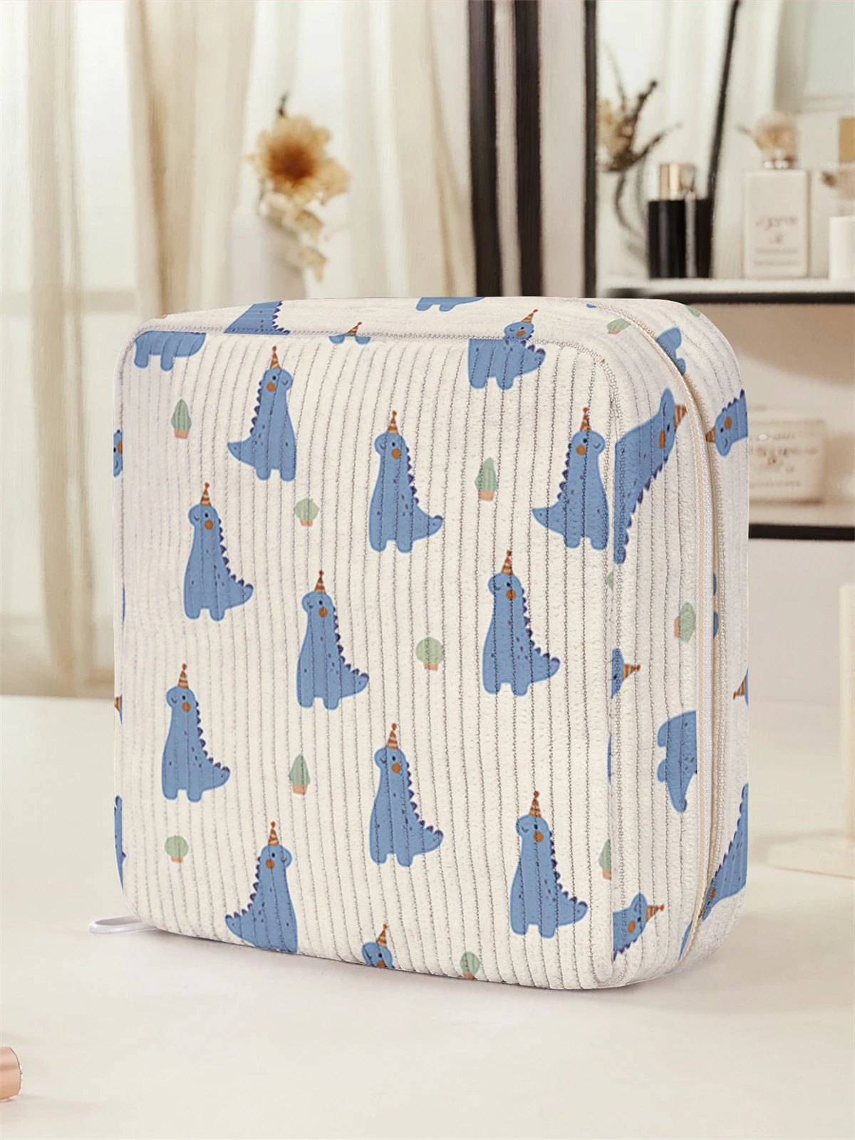 Cartoon dinosaur pattern printed sanitary napkin storage bag, women's lightweight tissue bag, sanitary tissue bag