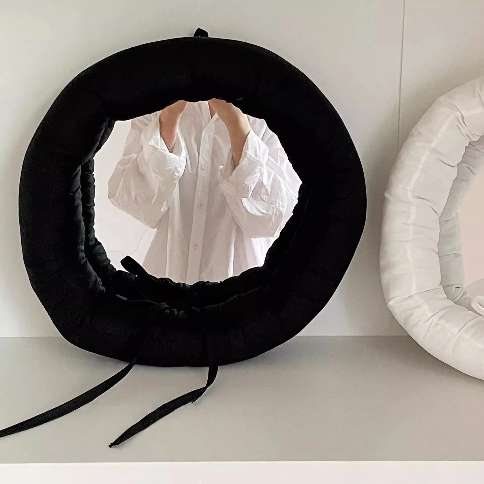 Round Cotton Makeup Mirrow Bathroom Korean Wall Hanging Mirror Home Bedroom Bathroom Irregular Makeup Mirror Decorative Acrylic