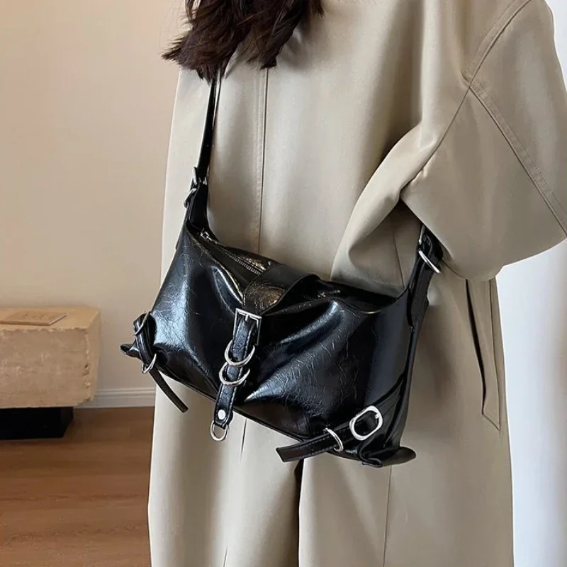 

2023 высококачественные женские сумки, осенняя Новая модная простая вместительная сумка через плечо с улучшенным сенсором, однотонная универсальная сумка