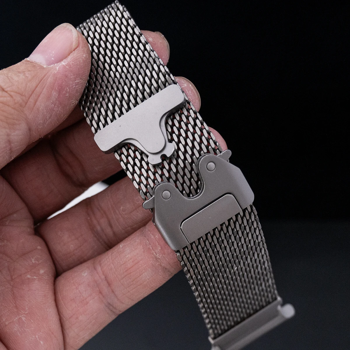 100 % reines Titan-Milanese-Loop-Band für Samsung Galaxy Watch Ultra 47 mm Herren-Ultra 7-Armband mit sicherer Fallschirmschnalle Correa – Detail 4