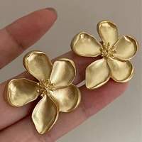New Exaggerated European & American Style Metal Flower Stud Earrings For Women's Daily Wear Fashion Gold Color Jewelry Gifts 1