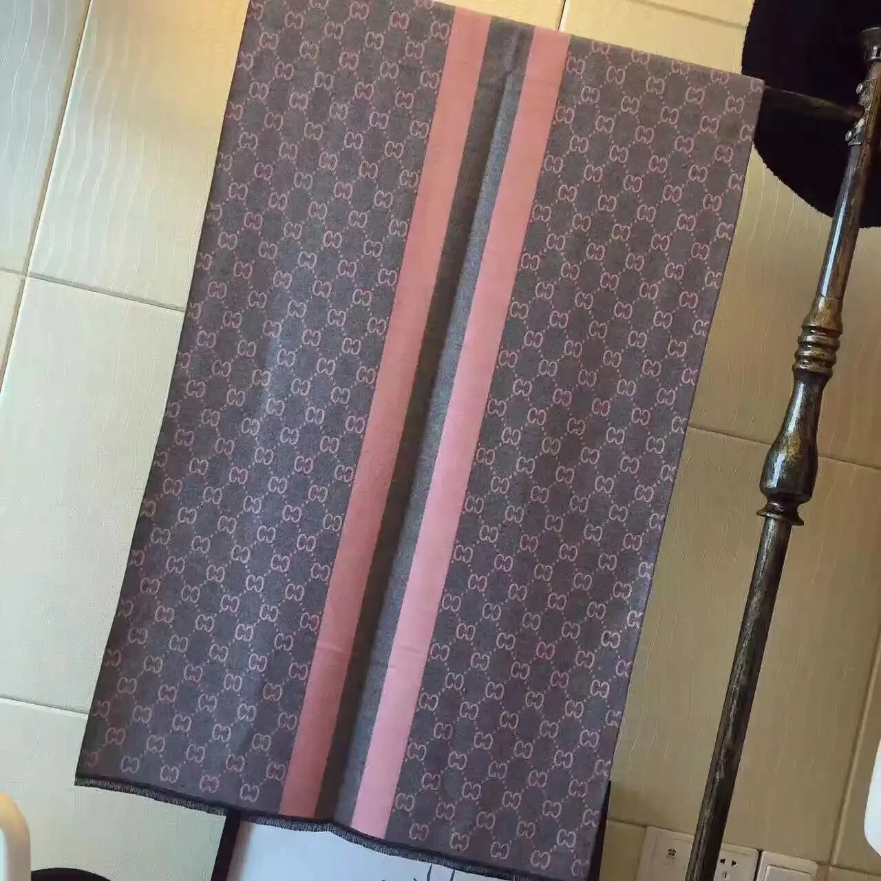 Vertical stripes gray Pink