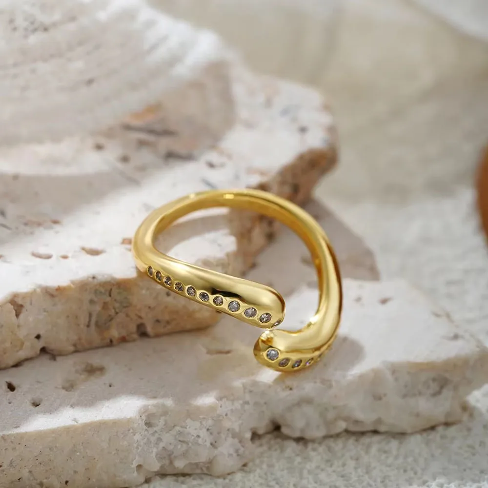 Minimalist Opening Twisted Circle Rings Inlaid Cubic Zirconia Sleek Gold Plated Metal Finger Ring Unique Jewelry Wholesale Joyas