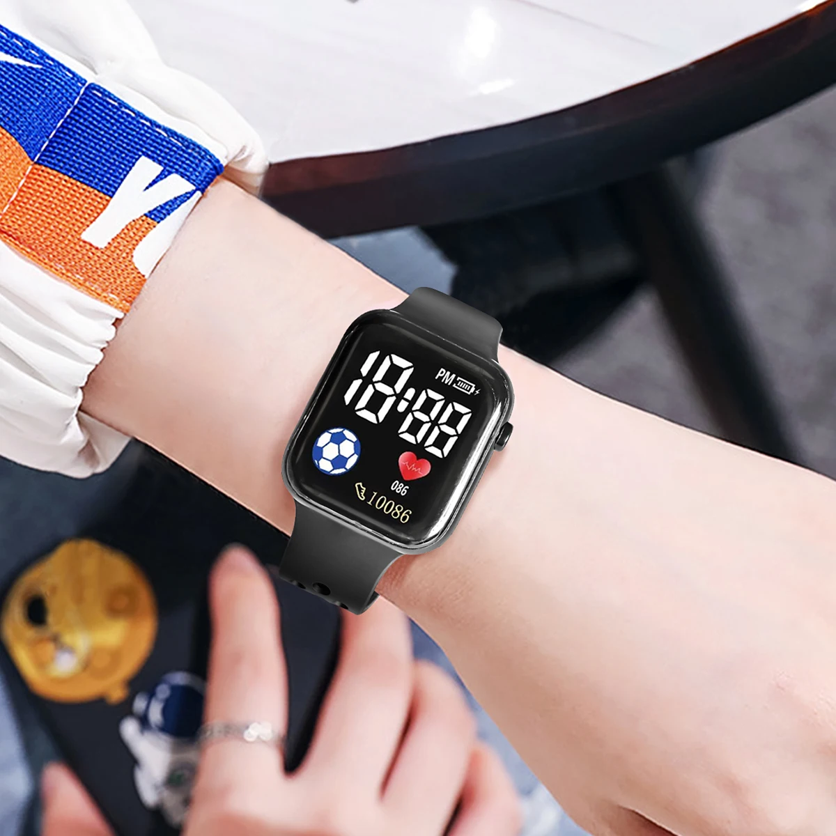 New kids Smart Watch Football Love LED Sports and Leisure Watch Boys and Girls Electronic Watch Festival Gift 4