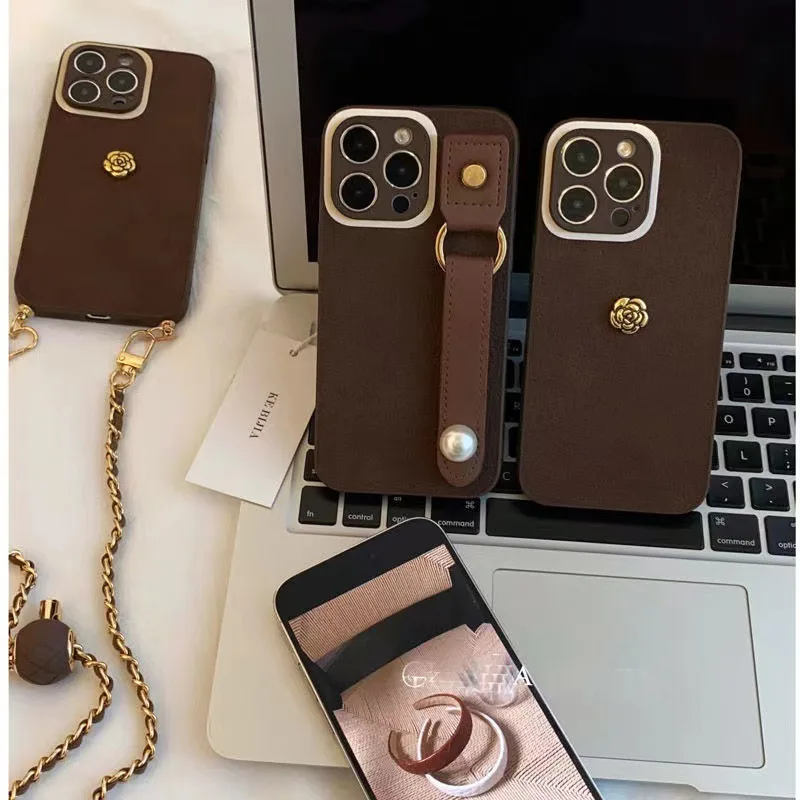 

Ins Fashion Three-Dimensional Flower Wristband Mobile Phone Case Suitable for Iphone 15 14 13 12 11 Pro Max Tpu Protective Case