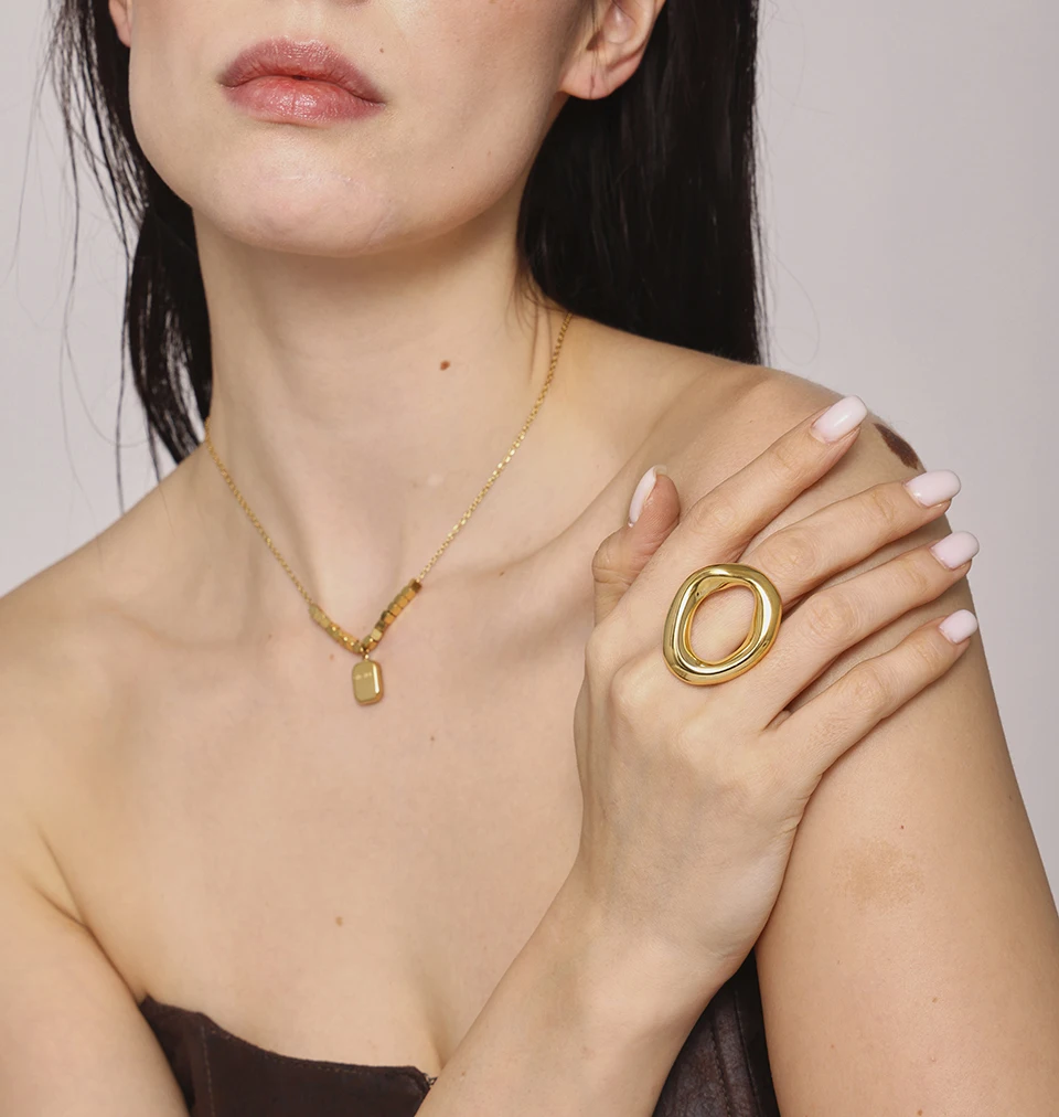 Minimalistische klobige Ringe aus Edelstahl für Frauen, 18 Karat vergoldet, Hyperbole-Damenring, weiblicher Ring, ästhetischer Damenschmuck – Detail 5