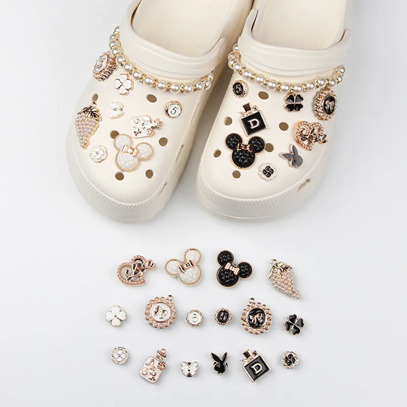 Croc Charms Chanel 