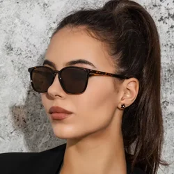 Chic Retro Rectangle Sunglasses for Women - Vibrant Vintage Square Eyewear (As Picture)