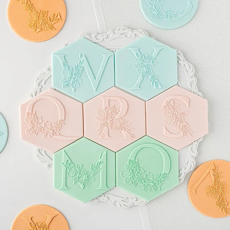 A-Z 26 Letter Acrylic Alphabet Embosser Fondant Sugar Seal Relief Reverse Stamp Wedding Cake Decor Cookies Embosser Stamp Baking Mold Fondant Cutter Baking Decorating Tools