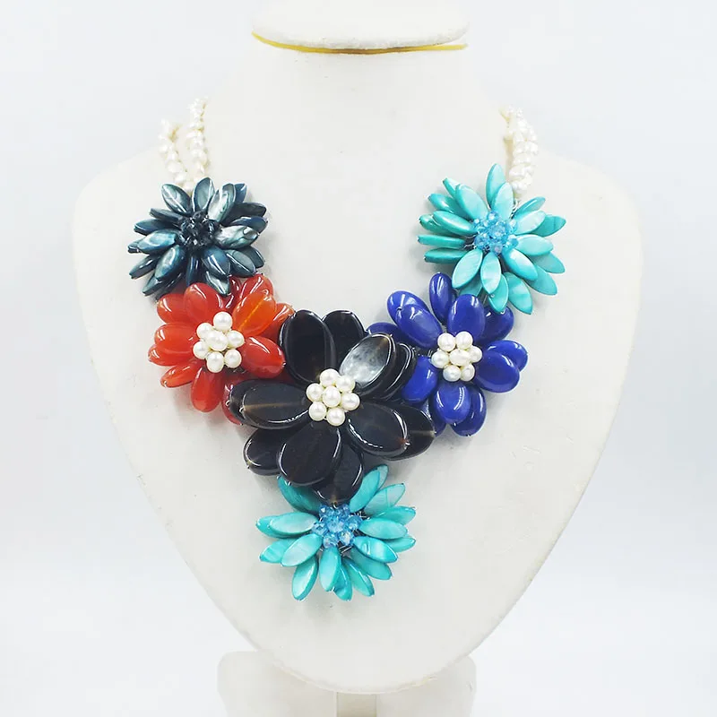 

Natural stone/shell/pearl, hand-woven flower necklace. Charm Women's Classic Jewelry