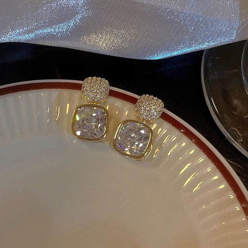 New Korean Heart Pearl Stud Earrings for Women Romantic Light Luxury Exquisite Dangle Earring Retro Wedding Party Jewelry Gifts