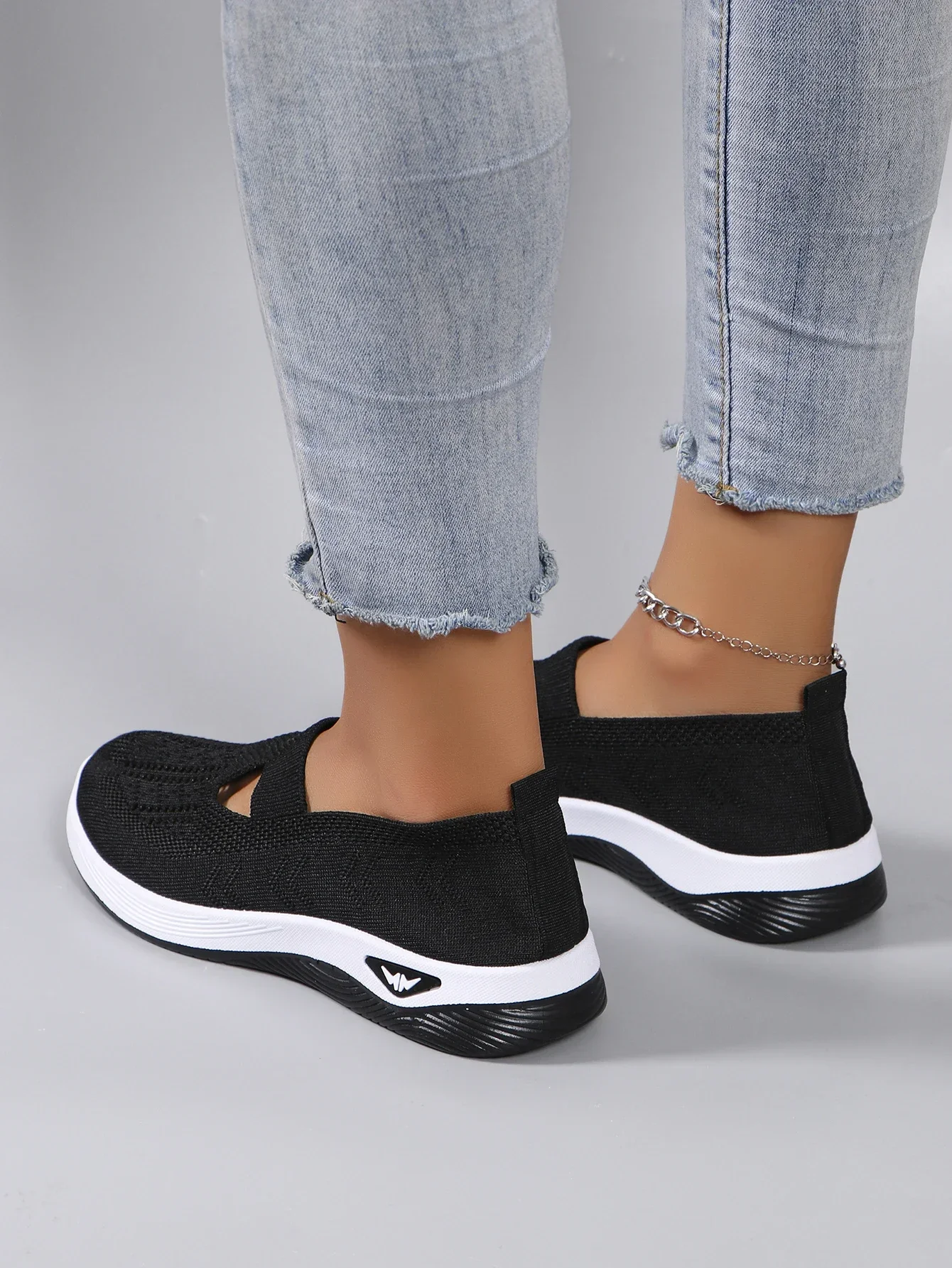 2025 Spring New Middle aged Women's Shoes and Elderly Mom Shoes Soft soled Breathable Women's Casual ShoesSports Shoes