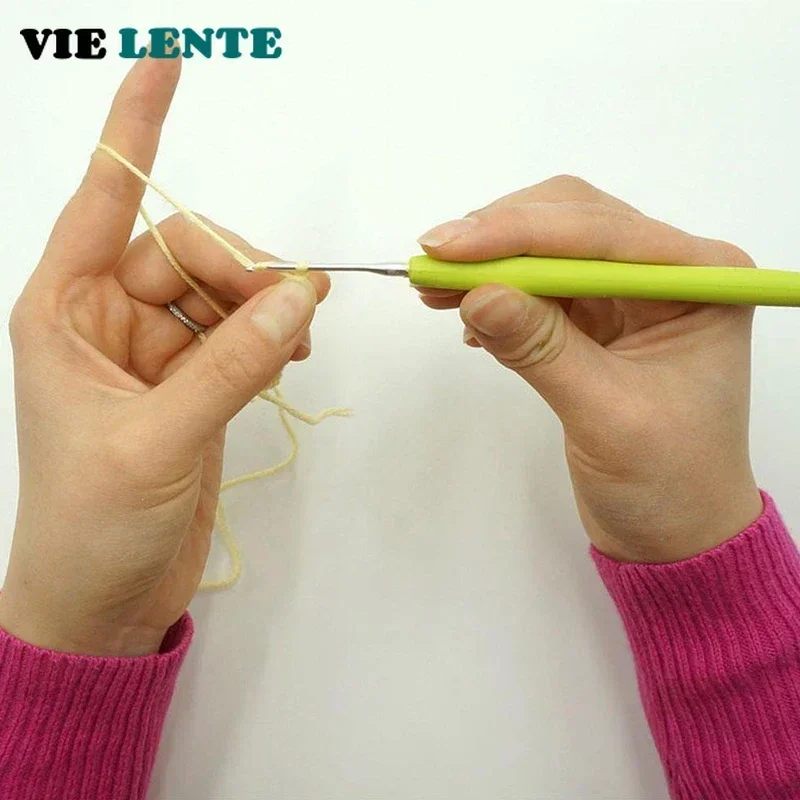 Colorful Aluminum Oxide Crochet Hooks Kit with Soft Handles for Hand Knitting