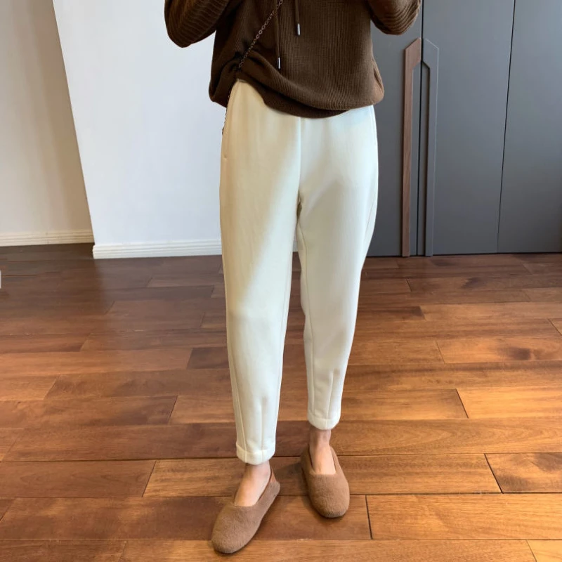 Рисунок 4 - Винтажные бархатные зимние брюки QWEEK с начесом