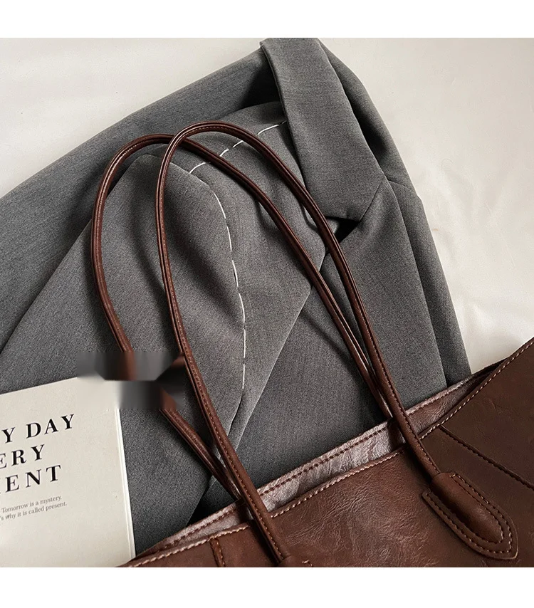 2024 niche design tote new high-end commuting women's large capacity shoulder bag trend_voghion.com